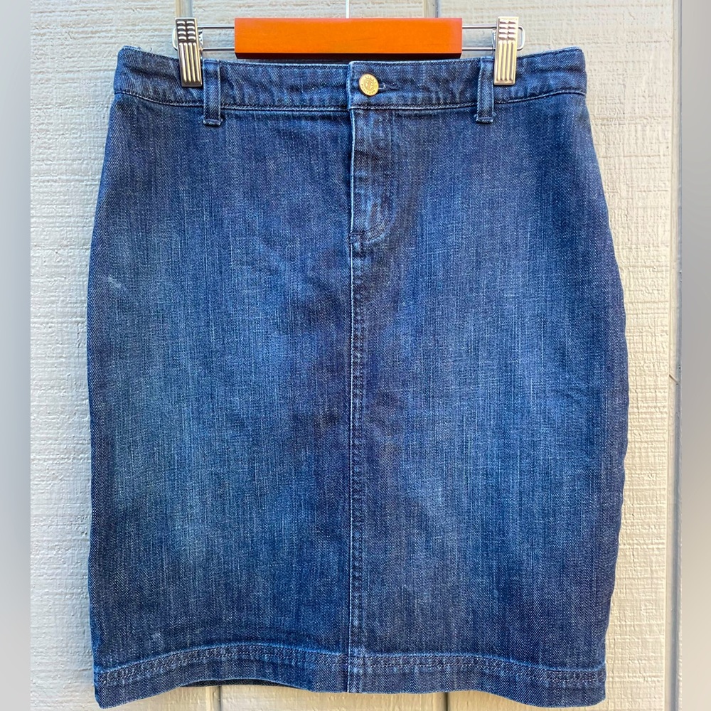 LILLY PULITZER 🌸💕LIGHT DENIM SKIRT SIZE 8